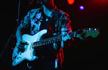 LIGHTING-GUITARIST.jpg